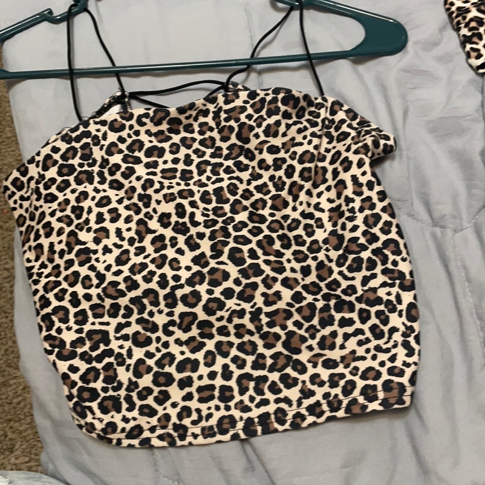 Cropped cheetah print top